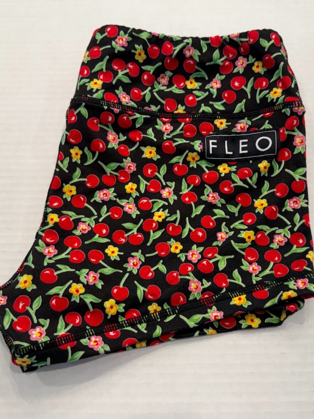 FLEO Very Cherry Shorts | 2.5" Inseam | Size Large | EUC